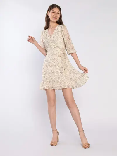 Платье приталенного кроя с запахом из смесовой вискозы